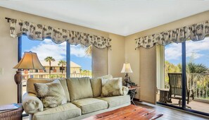 Smart TV - Gorgeous Oceanfront 3BR Retreat - 2nd-Floor Balcony, Hot Tub, Pool, Tennis & Beach Gear! ☀️ (Cocoa Beach)