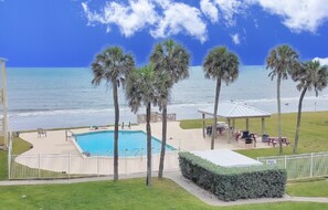 Pool - Snowbird-Friendly Oceanside Condo — Heated Pool, Fire Pit & Beach Access! 🌴🌊 (Satellite Beach)