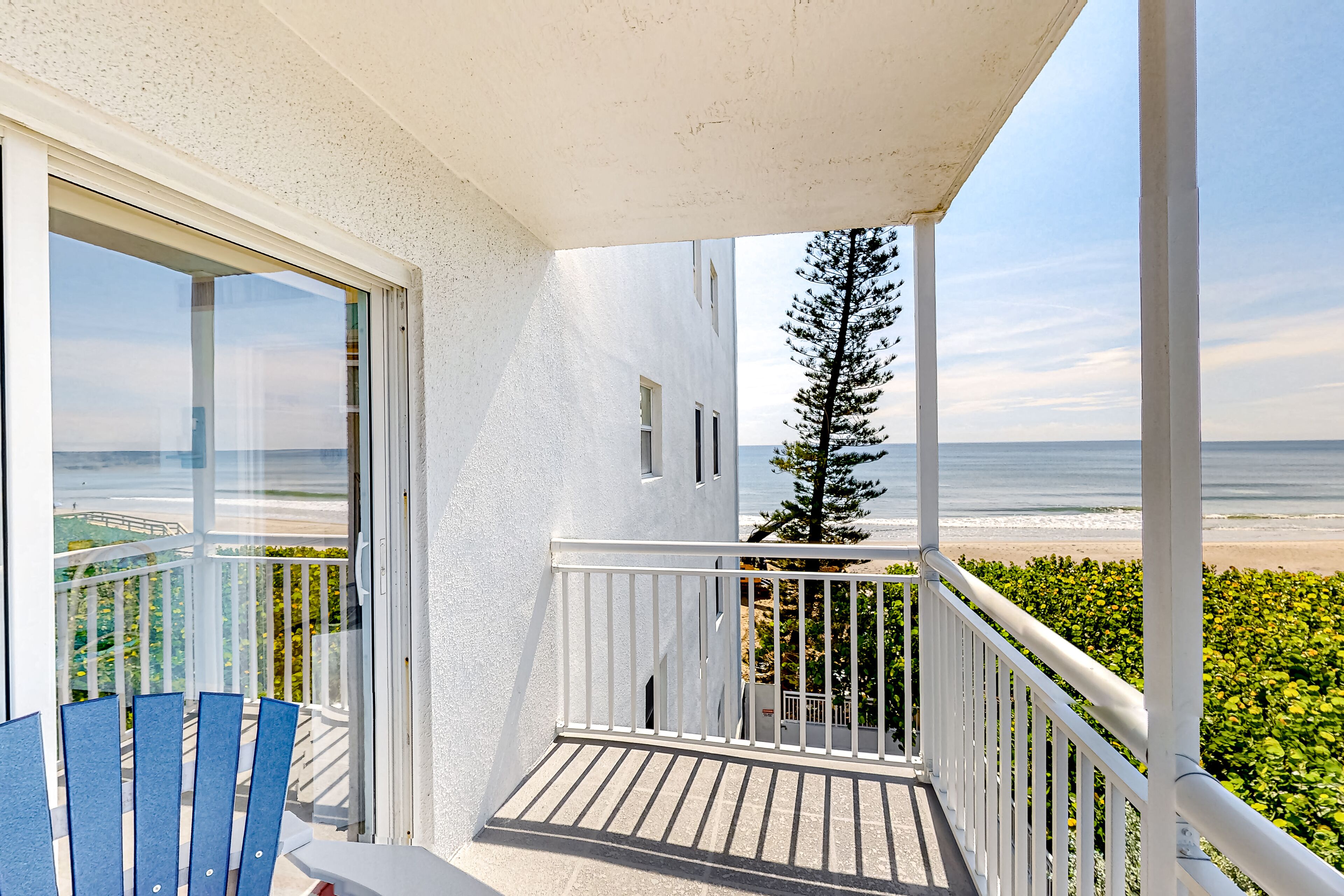 Private balcony with stunning views of the ocean!