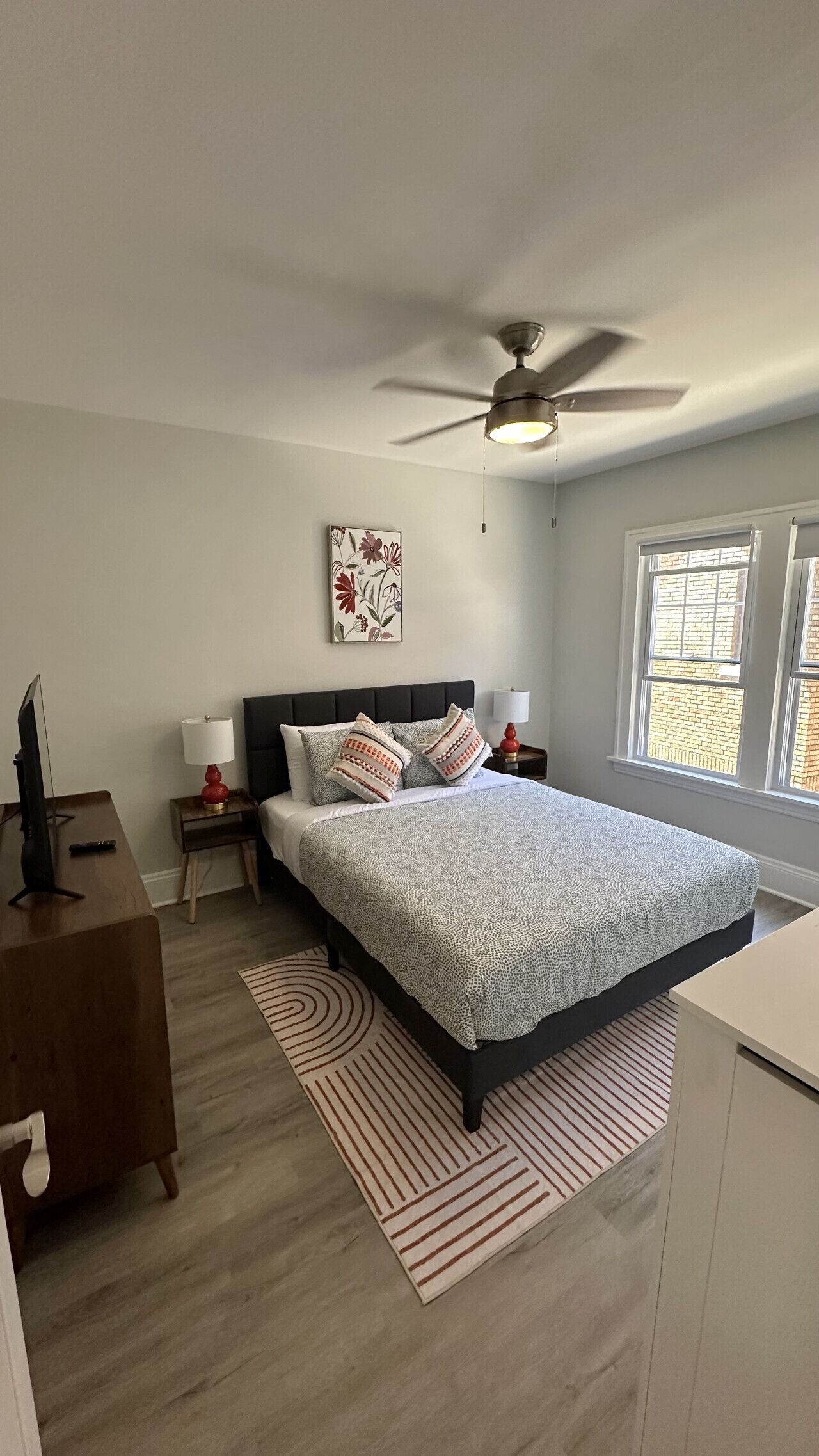 2 makuuhuonetta, työpöytä, silitysrauta/-lauta, Wi-Fi