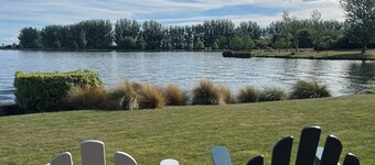 Lake Hood lakefront getaway