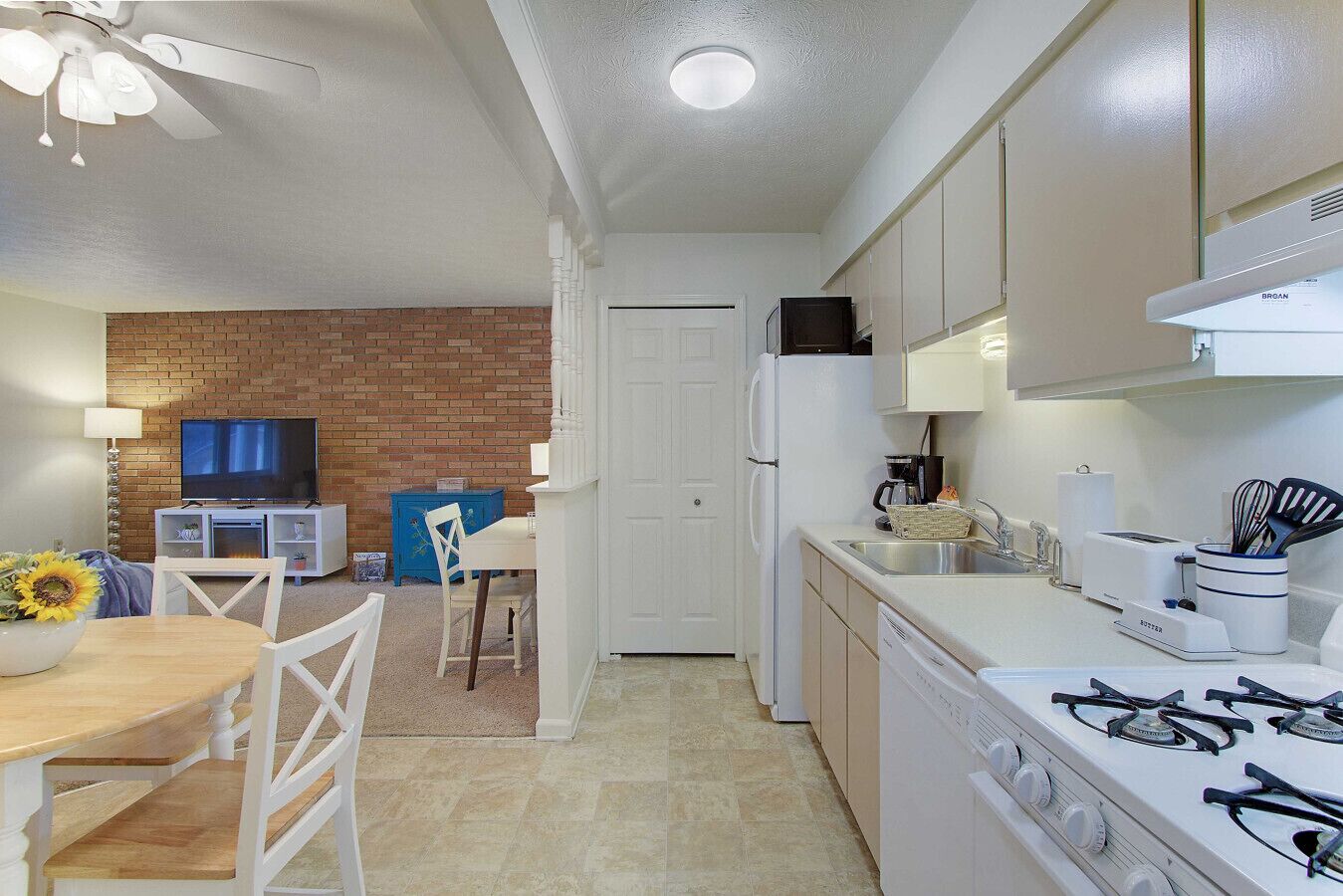 Frigorífic, microones, forn i placa de cuina 