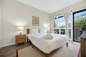 2 bedrooms, desk, iron/ironing board, WiFi - Little Italy Gem | Patio | Free Parking (Cleveland)