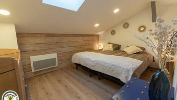 Cuna de viaje, wifi gratis, ropa de cama