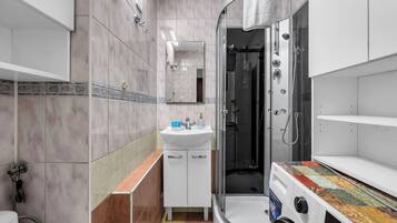 Shower, hair dryer, towels