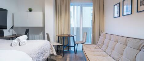 Iron/ironing board, WiFi, bed sheets