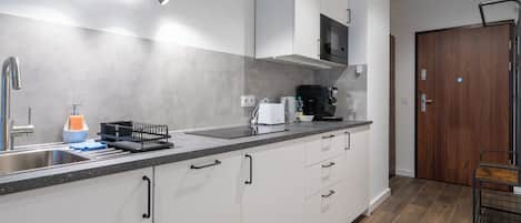 Fridge, microwave, stovetop, dishwasher