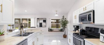 Family Launch View Stay—Modern & Bright.