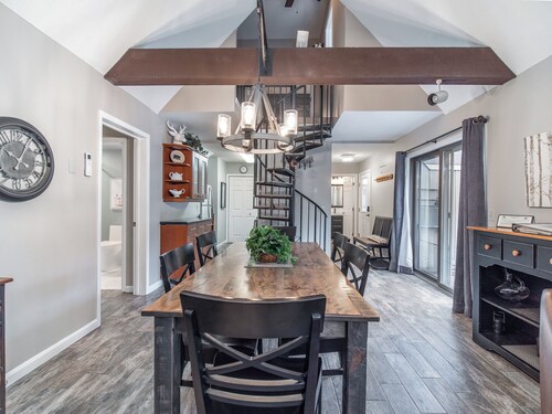 "Haney Hideaway"- Warm & Welcoming Peek N Peak Condo — Close to Lift 8 Sleeps 10