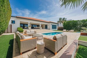 Pool - 2-min to Beach, Spacious and Modern, brand new (Noord)