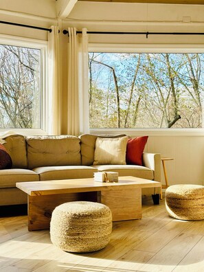 Smart TV, fireplace, books - Cozy 2-bedroom house in fantastic Luray with AC (Luray)