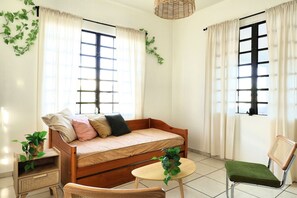 TV - Bright, Stylish & Secure Apt – Sleeps 4 w/Parking (San Juan)