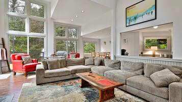 Smart-tv och eldstad