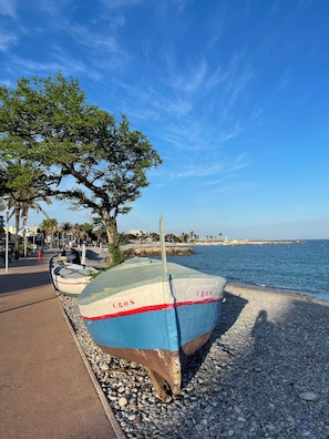 Am Strand, LiegestĂŒhle, StrandtĂŒcher