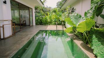 Private pool
