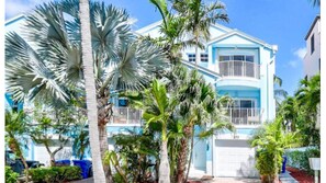 Exterior - Lovely Winter Vacation Rental
Steps to Beach and Broadwalk (Hollywood)