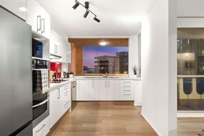 Fridge, microwave, oven, stovetop - New Farm Sophisticated Retro~3Bed,1Bath,1Car,Views (New Farm)