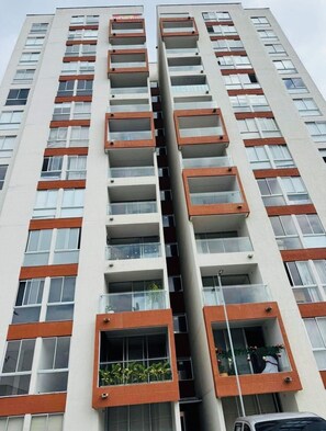 Exterior - Great views, cozy & executive! (Cali)