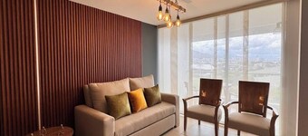 Great views, cozy & executive!