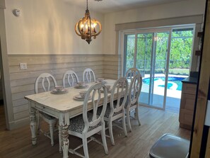 Dining - Near Clearwater Tampa Serene 3-bedroom house with Hot Tub in charming Oldsmar (Oldsmar)