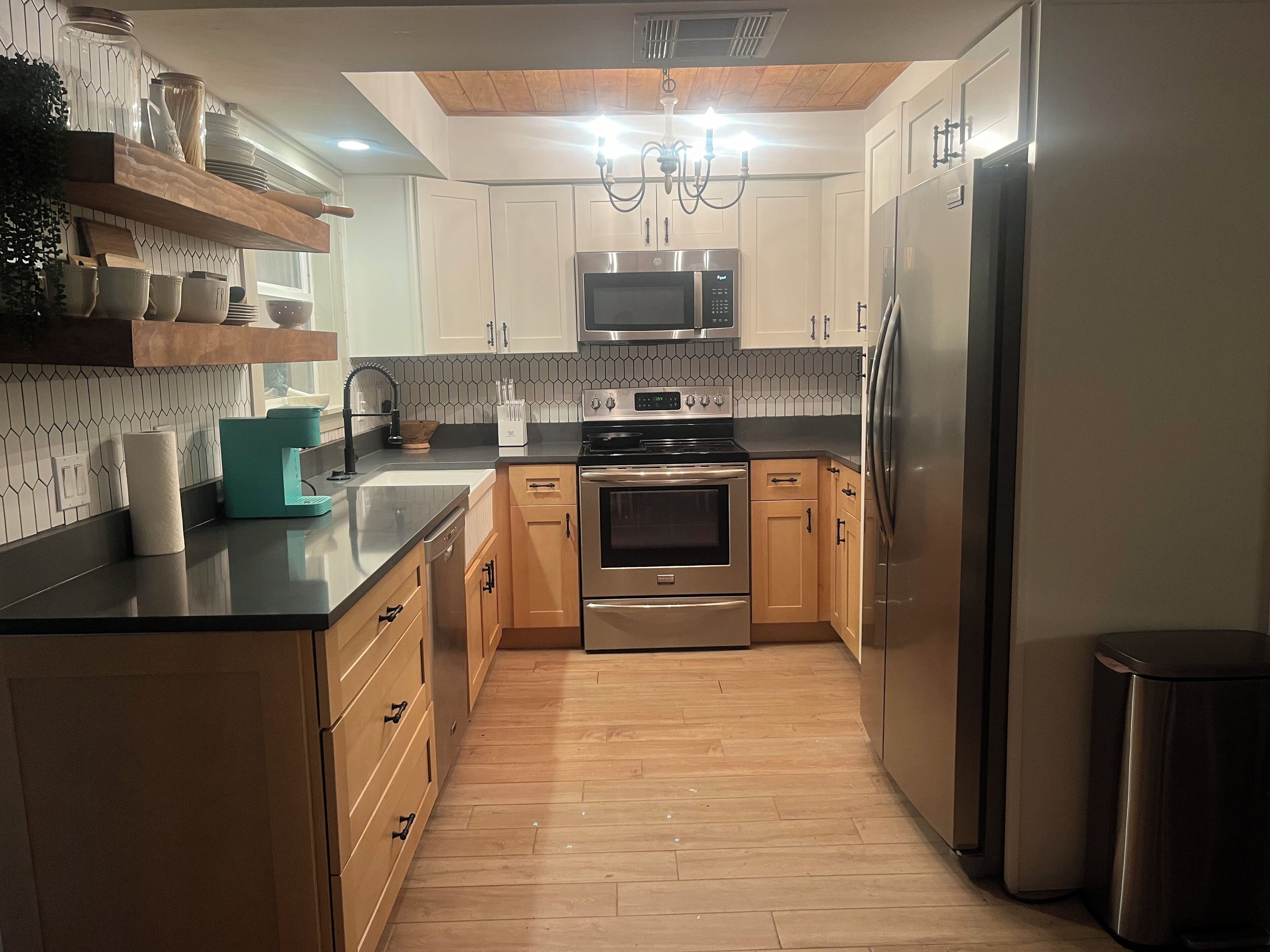 Mikrowelle, Ofen, Herdplatte, Geschirrspüler