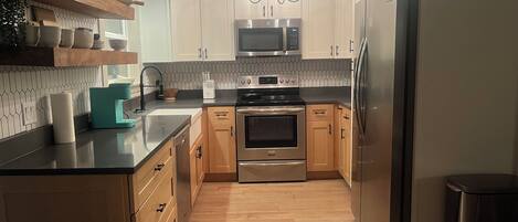 Micro-ondes, four, plaque de cuisson, lave-vaisselle