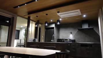 Deluxe Villa, 3 Bedrooms | Dining room