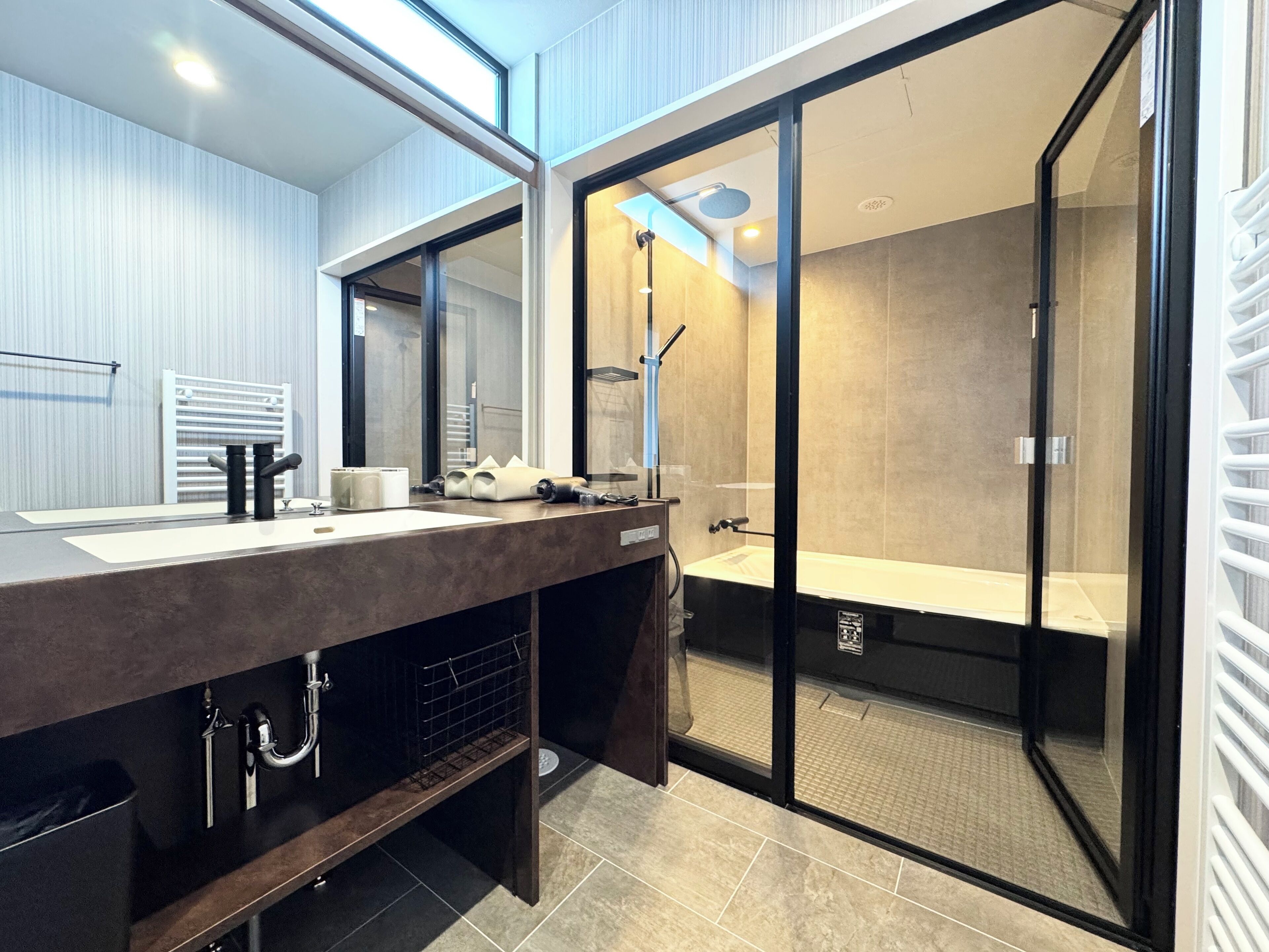 Deluxe Villa, 3 Bedrooms | Bathroom | Slippers