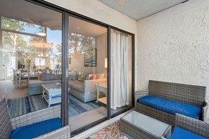 Terrace/patio - Gulf Breezes at Runaway Bay 147 (Bradenton Beach)