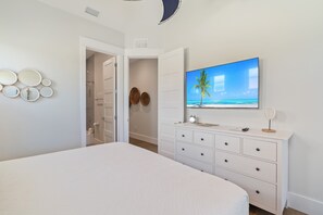 4 bedrooms, iron/ironing board, WiFi, bed sheets - Canal Front, Yacht Sea by SeaBreeze Vacation (Anna Maria)