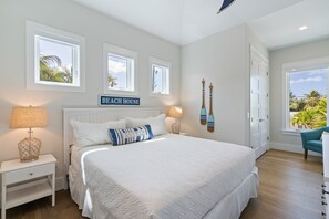 4 bedrooms, iron/ironing board, WiFi, bed sheets - Canal Front, Yacht Sea by SeaBreeze Vacation (Anna Maria)