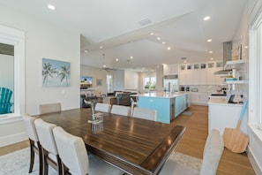 Dining - Canal Front, Yacht Sea by SeaBreeze Vacation (Anna Maria)