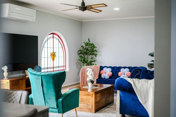 Fernseher, Stereoanlage