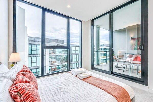 1 bedroom, iron/ironing board, WiFi, bed sheets - StayAU Stunning 180° City Views Mel CBD (West Melbourne)