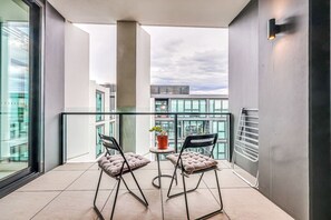 Interior - StayAU Stunning 180° City Views Mel CBD (West Melbourne)