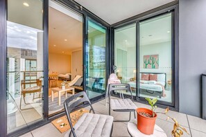 Interior - StayAU Stunning 180° City Views Mel CBD (West Melbourne)