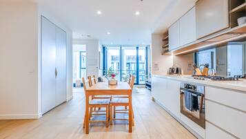 Fridge, microwave, oven, stovetop