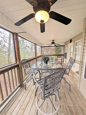 Outdoor dining - Winter Sale - Pigeon Forge Escape, Cute, Cozy, & Family Ready!!! (Pigeon Forge)