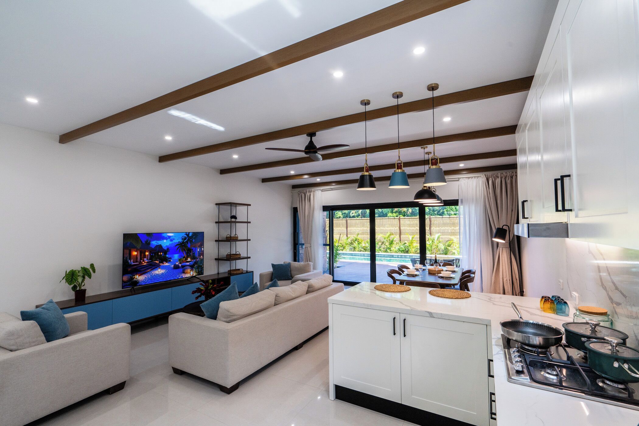 Alloggio Deluxe su due livelli, 3 camere da letto, cucina, vista piscina | Area soggiorno