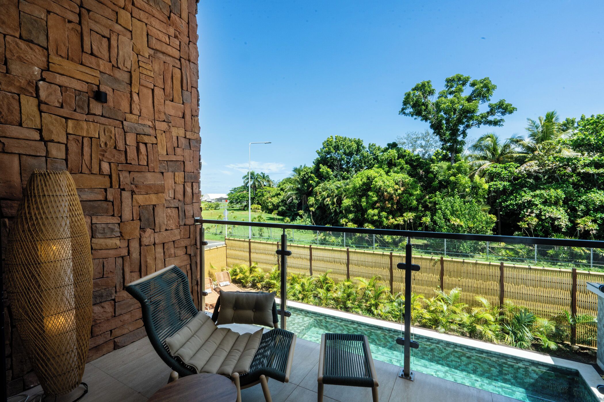 Dúplex Deluxe, 3 habitaciones, cocina, vista a la alberca | Vista del balcón