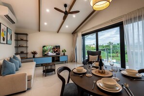Appartement Deluxe, balcon, vue sur le canal | Minibar, coffre-fort, bureau