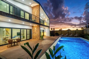 Deluxe Duplex, 3 Bedrooms, Kitchen, Pool View | Terrace/patio