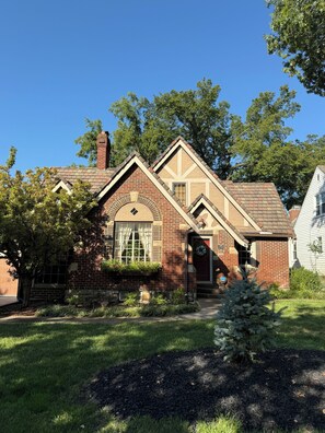 Exterior - FIFA Ready - Spacious 4-bedroom home in beautiful Westwood Hills KS. (Westwood Hills)