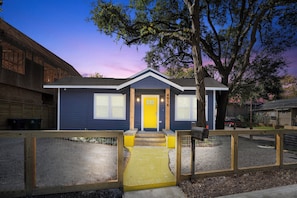 Exterior - The Yellow Brick Road House at East Downtown (Houston)