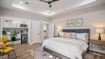 2 bedrooms, iron/ironing board, WiFi