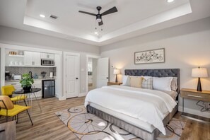 2 bedrooms, iron/ironing board, WiFi