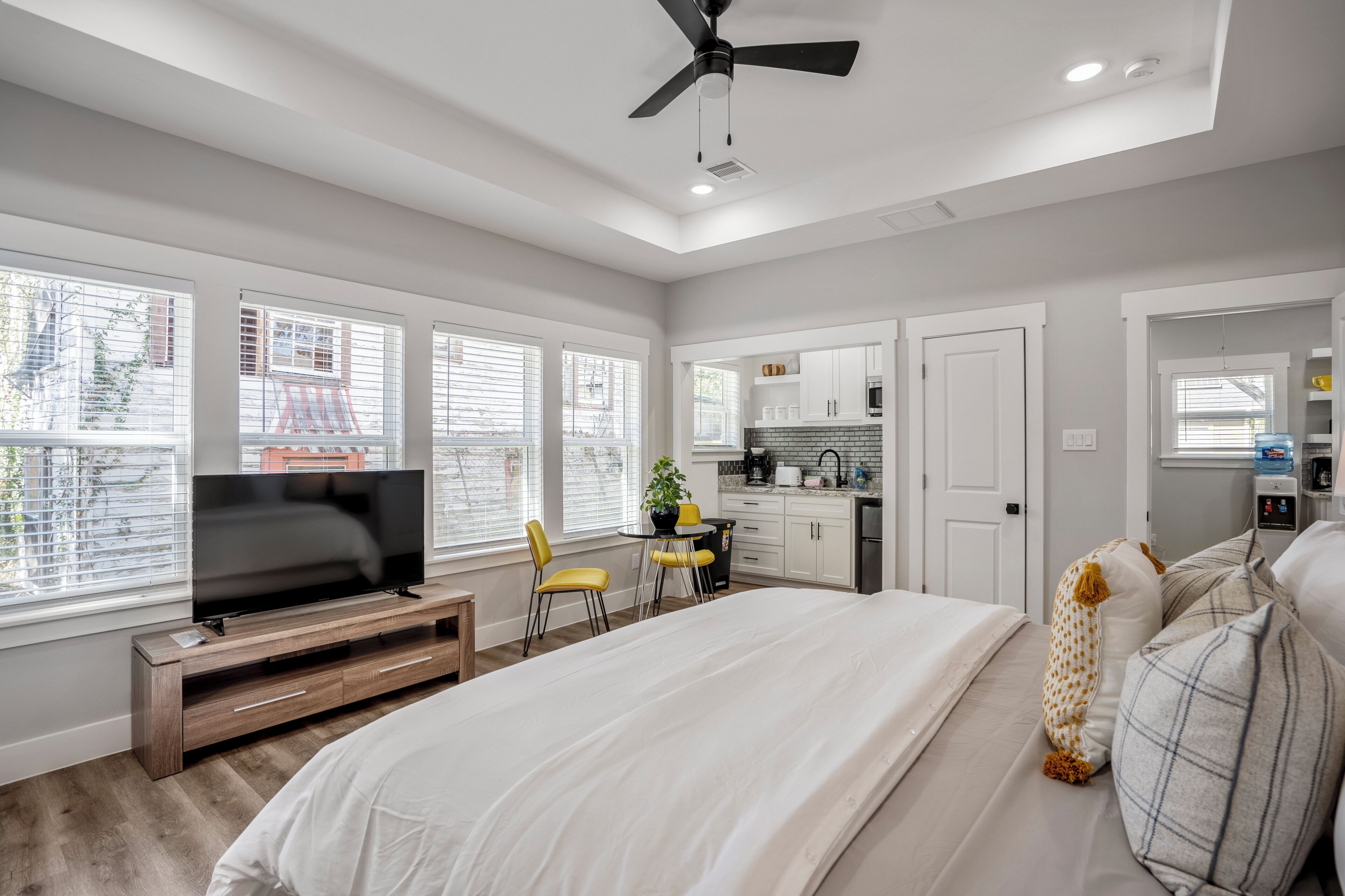 2 bedrooms, iron/ironing board, WiFi