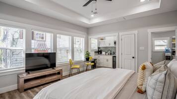 2 bedrooms, iron/ironing board, WiFi