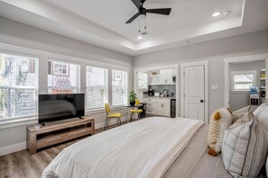 2 bedrooms, iron/ironing board, WiFi - The Yellow Brick Road House at East Downtown (Houston)