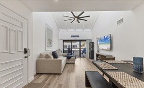 Ferienhaus, Mehrere Betten, Terrasse, eingeschränkter Meerblick (TAR1555-B212) | Innenbereich